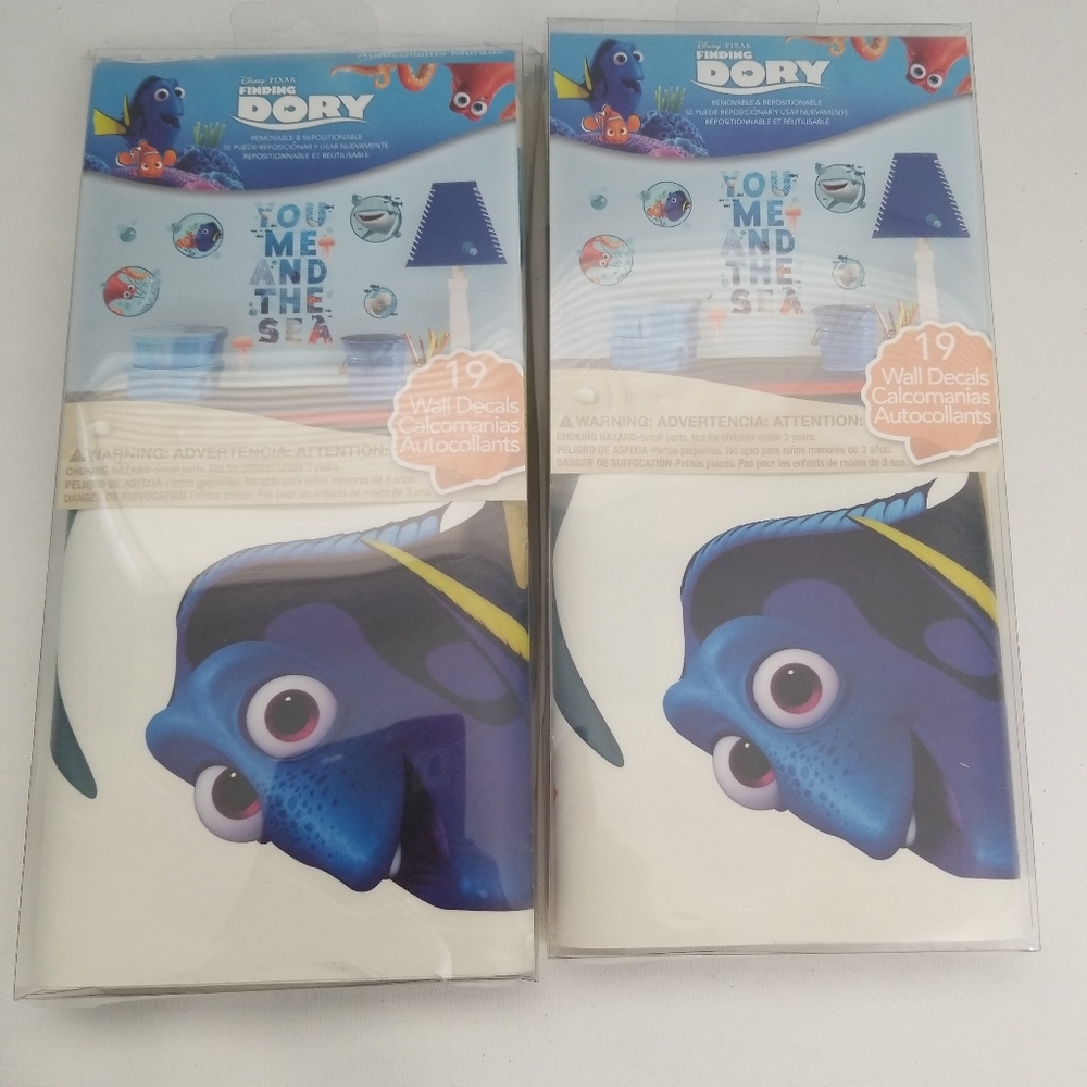 New Dory Peel & Stick 2pk Wall Decals 82020-3clo1